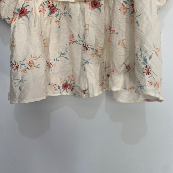 Torrid 1X Ruched Puff Sleeve Top - Picture 5 of 13